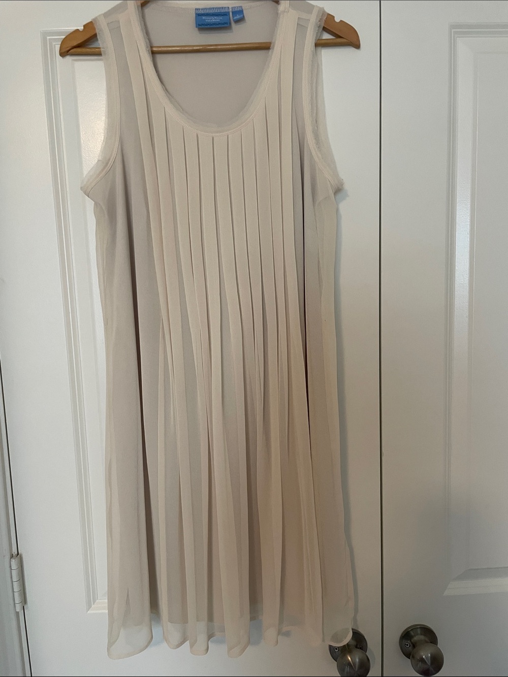 Simply Vera Wang Light Beige Pleated Sleeveless Dress L Floaty Sheer